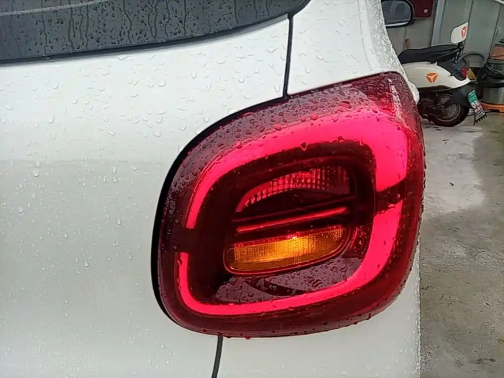 Wuling MINIEV — миниатюра 8