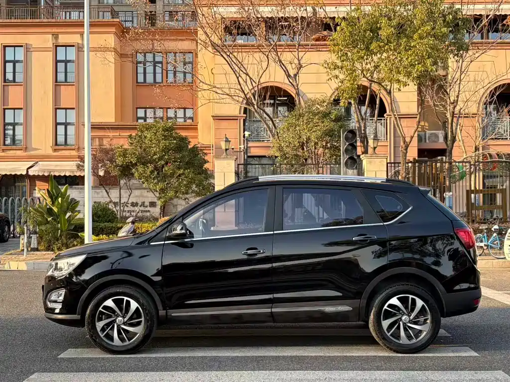 BAOJUN 560