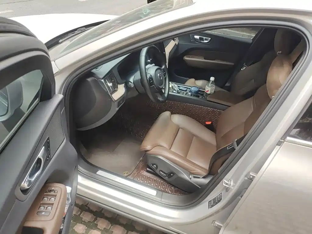 Volvo XC60 — миниатюра 12
