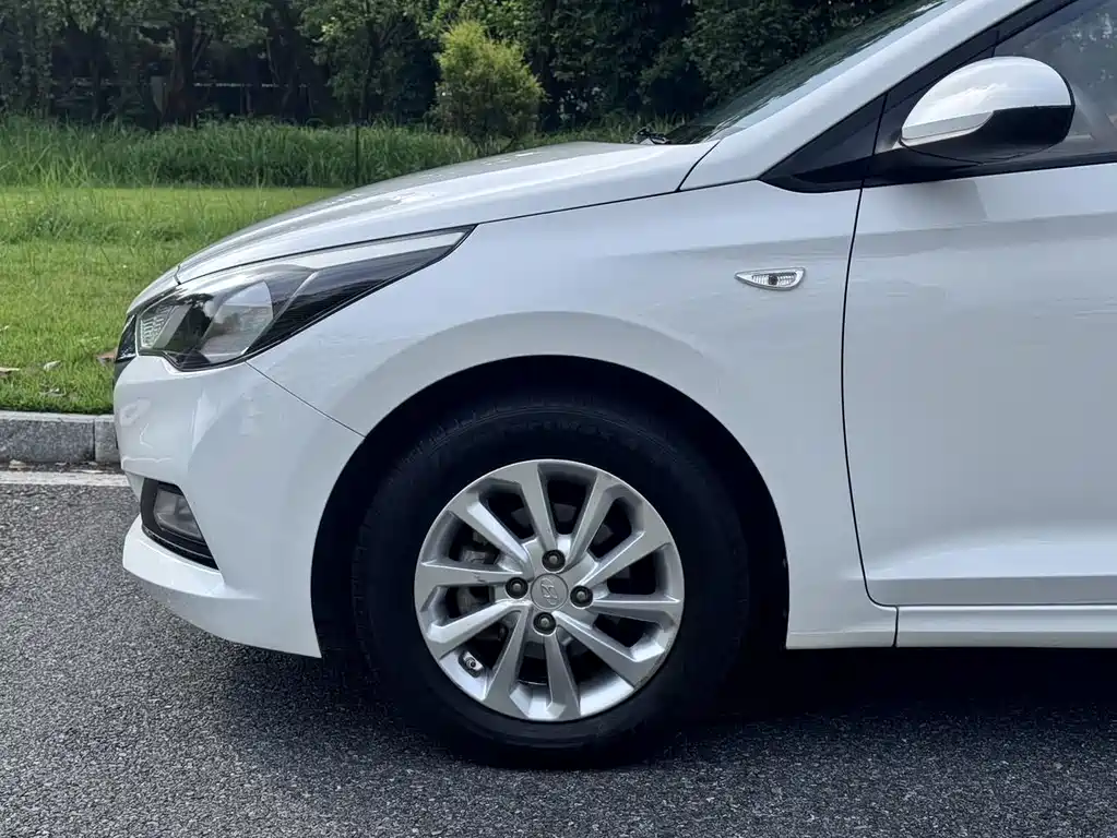 Hyundai Verna RV — миниатюра 5