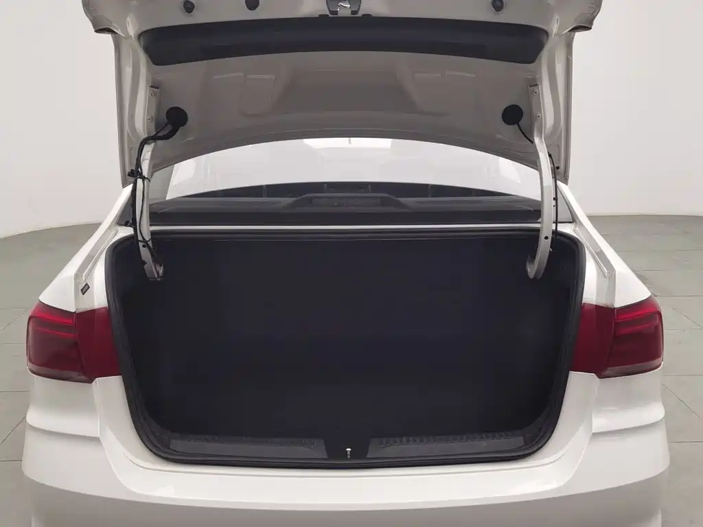 Volkswagen Santana — миниатюра 16