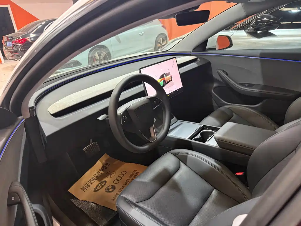 Tesla Model 3 — миниатюра 4