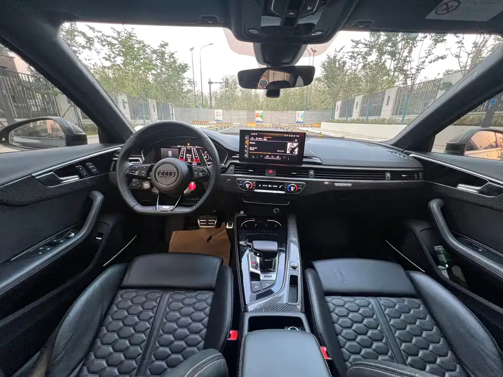 Audi RS 4 — миниатюра 7