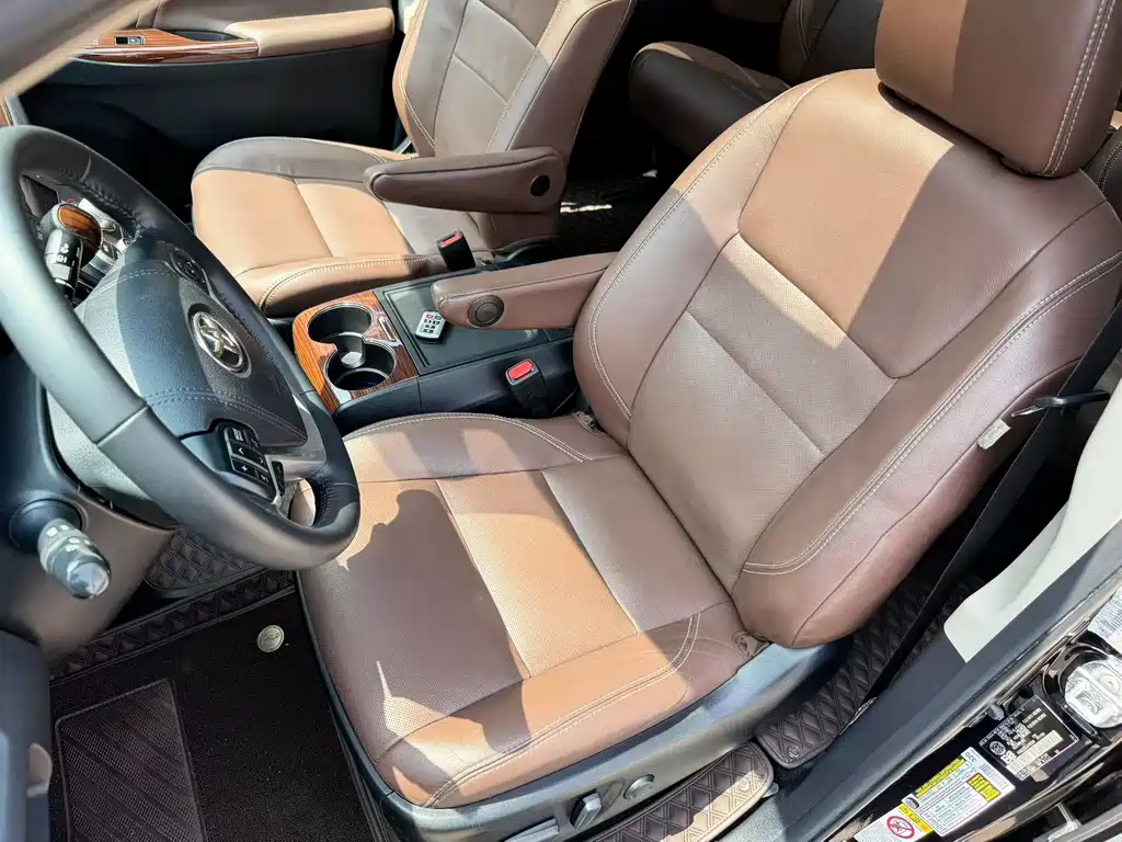 Toyota Sienna — миниатюра 18