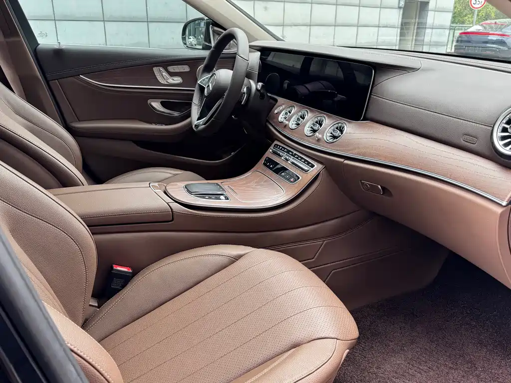 Mercedes-Benz E-Class — миниатюра 36