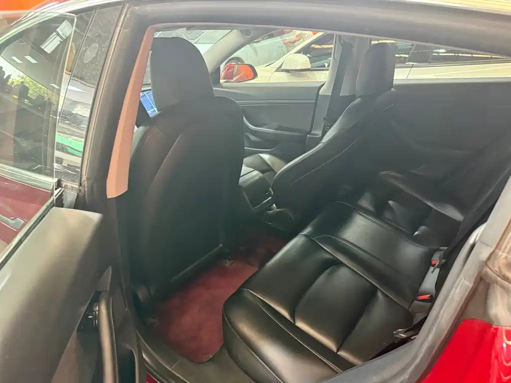 Tesla Model 3 — миниатюра 6