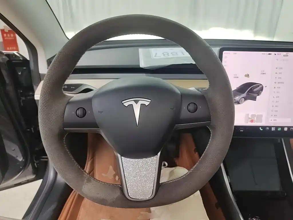 Tesla Model 3 — миниатюра 11