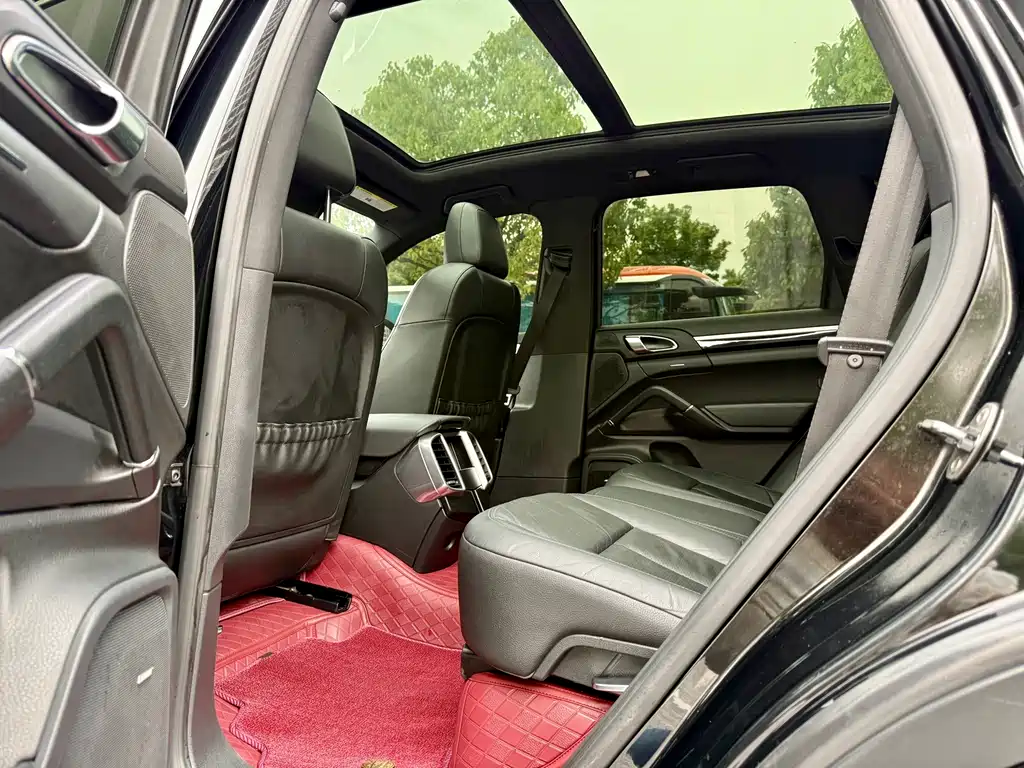 Porsche Cayenne — миниатюра 7
