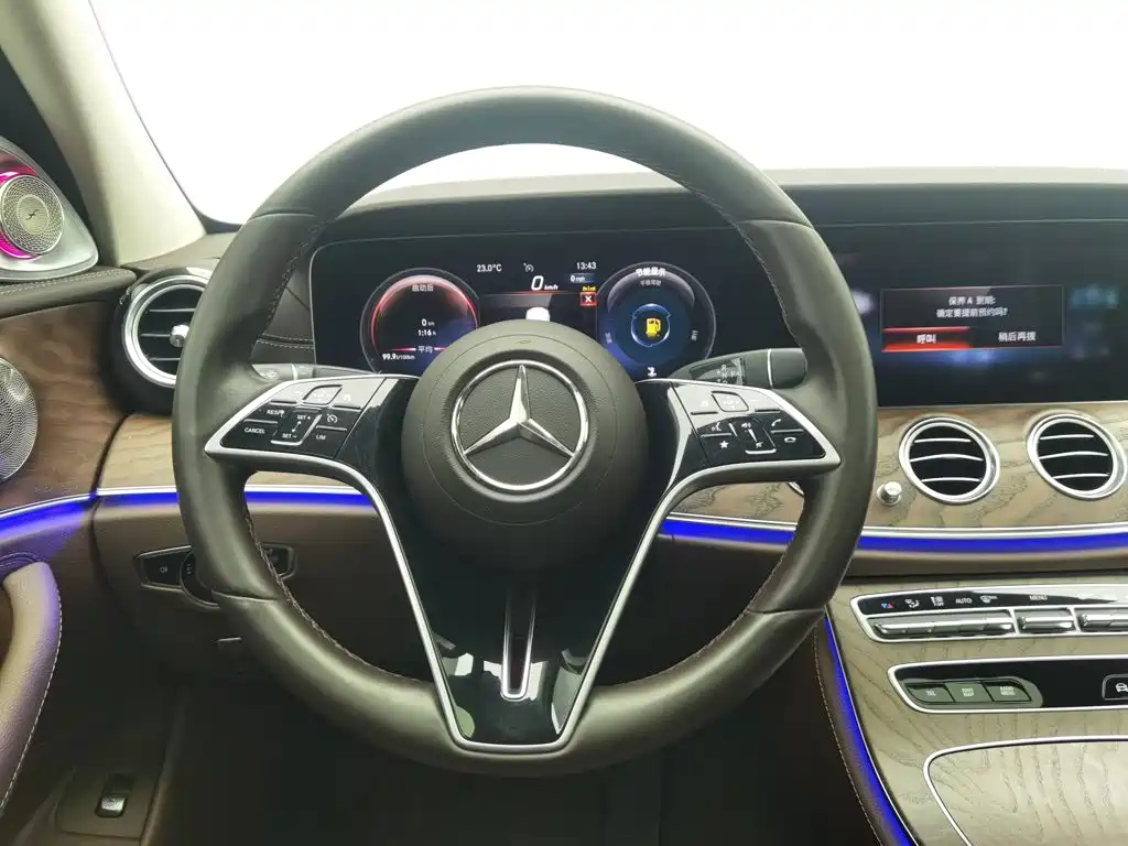 Mercedes-Benz E-Class — миниатюра 11