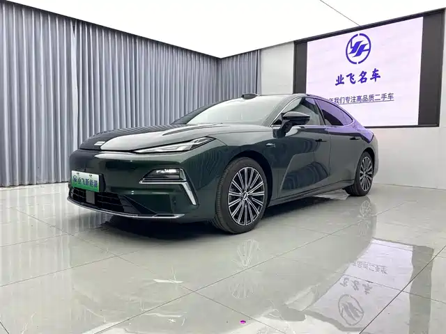 2025 Geely Galaxy Xingyao 8