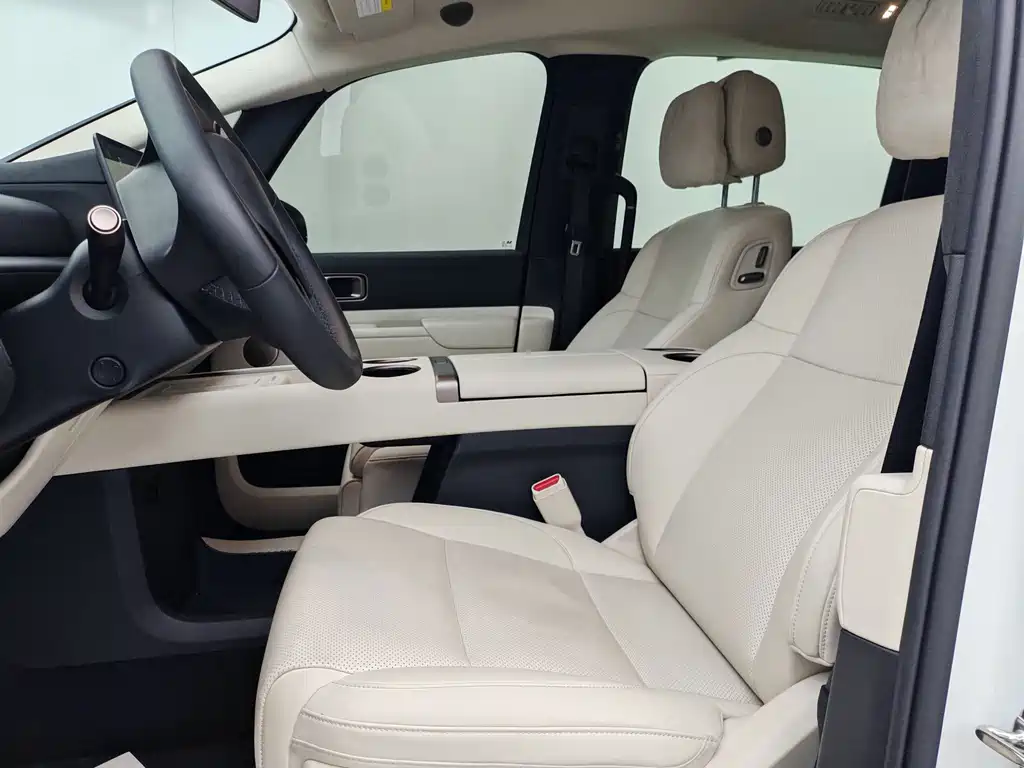 Li Auto MEGA 2025 Home