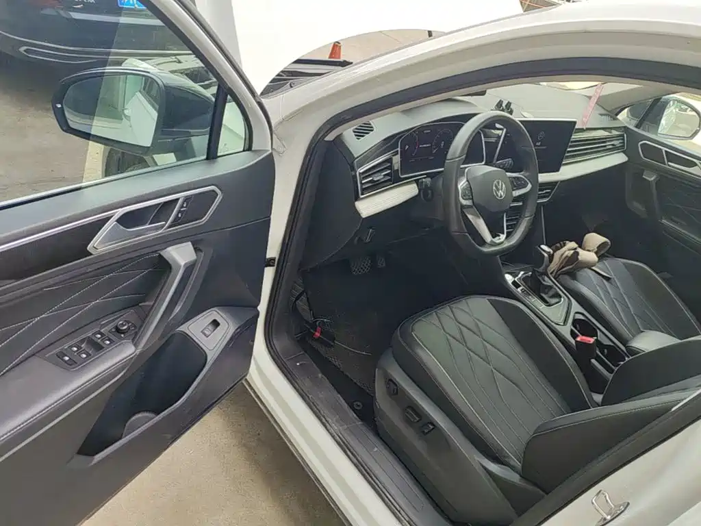 Volkswagen Tiguan L — миниатюра 16