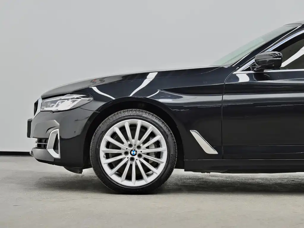 BMW 5 Series — миниатюра 24