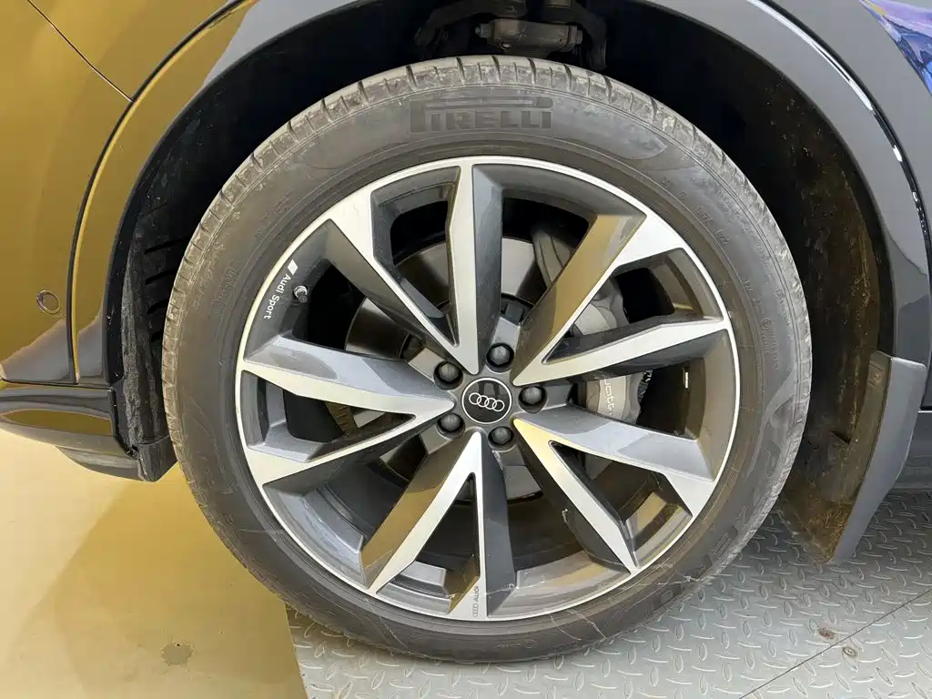 Audi Q7 — миниатюра 9