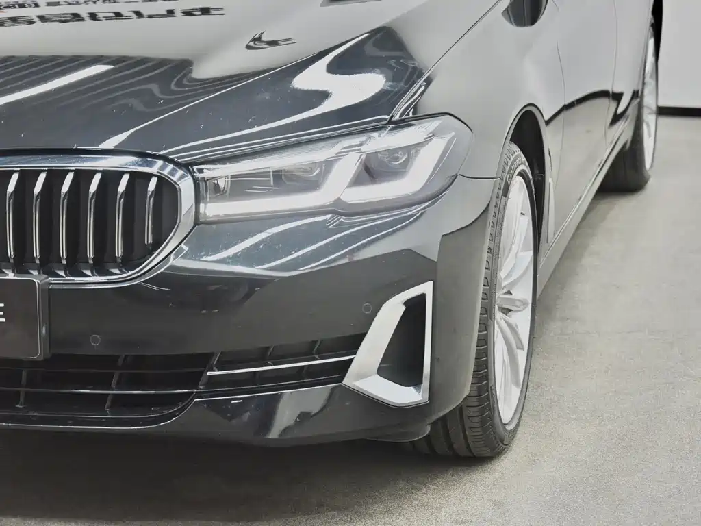 BMW 5 Series — миниатюра 27