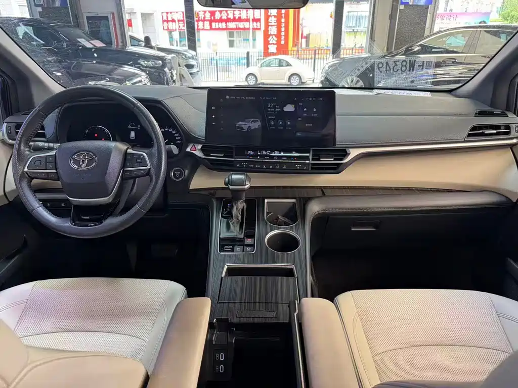 Toyota Sienna — миниатюра 10