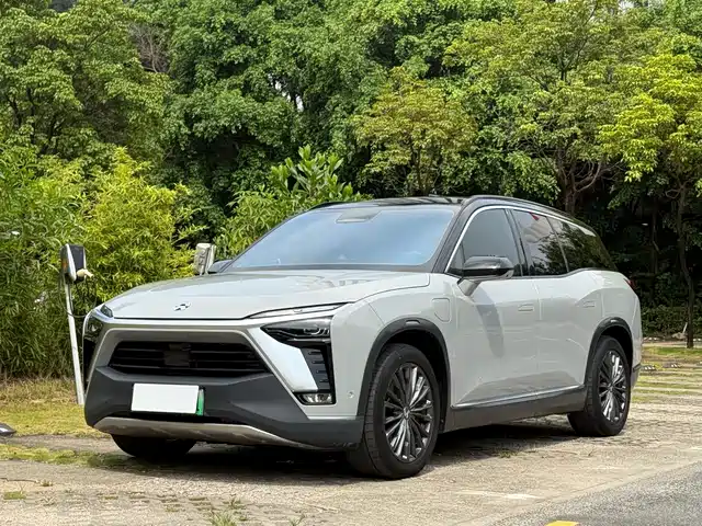NIO ES8