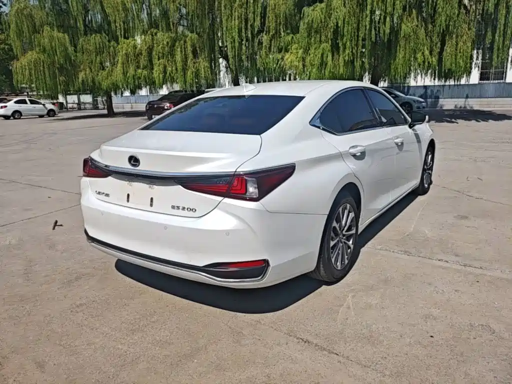 Lexus ES — миниатюра 7