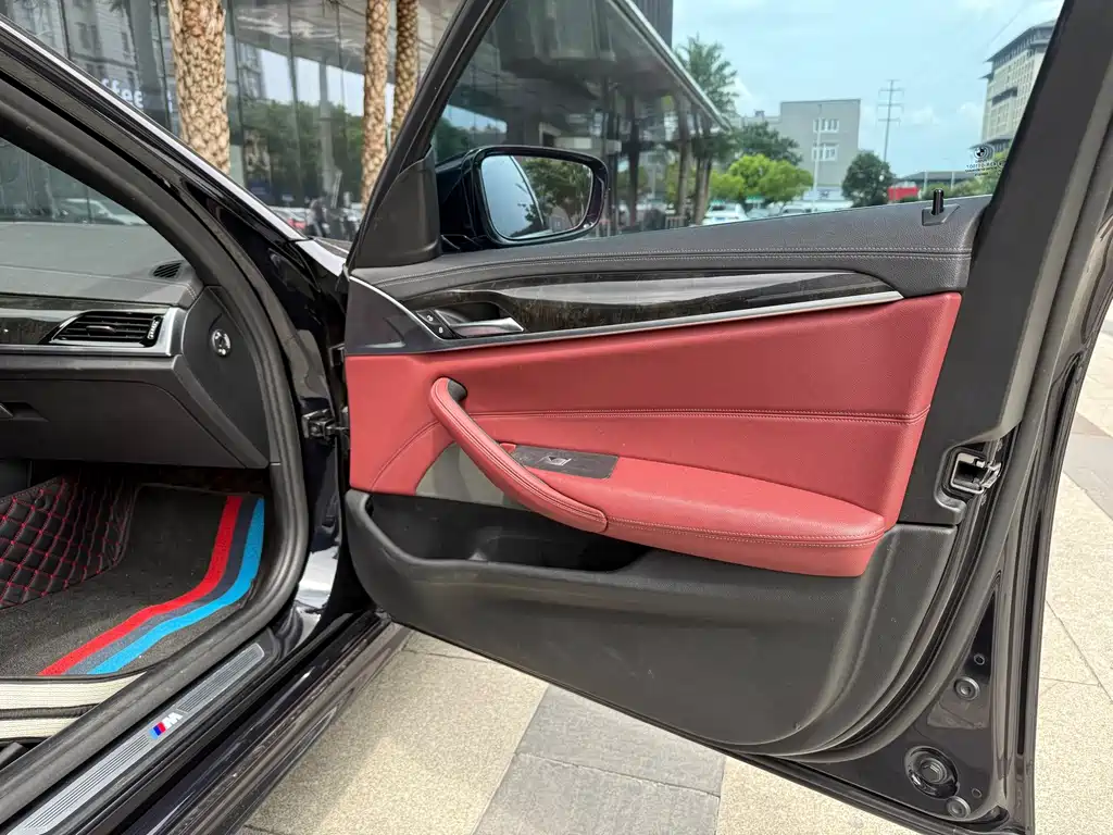 BMW 5 Series — миниатюра 12