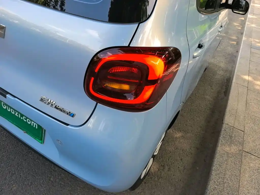 Wuling MINIEV — миниатюра 8