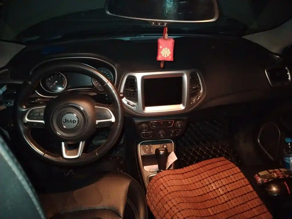 Jeep Compass — миниатюра 5