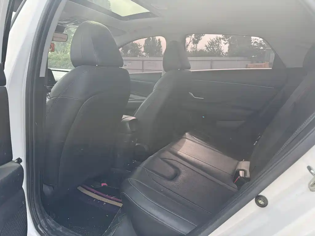 Hyundai Elantra 2021 1.5L CVT LUX Luxury