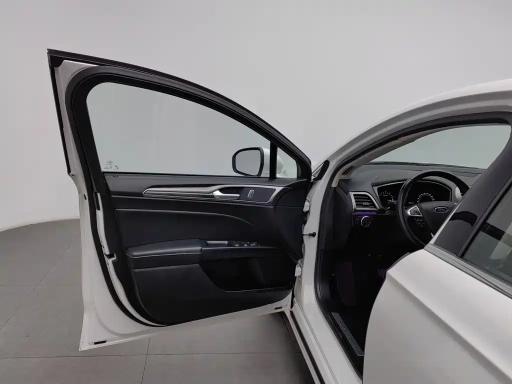 Ford Mondeo — миниатюра 8
