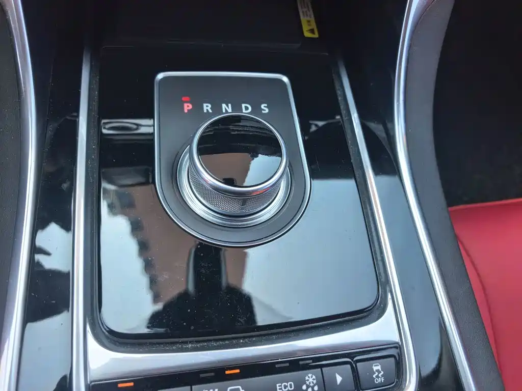 Jaguar XE — миниатюра 10