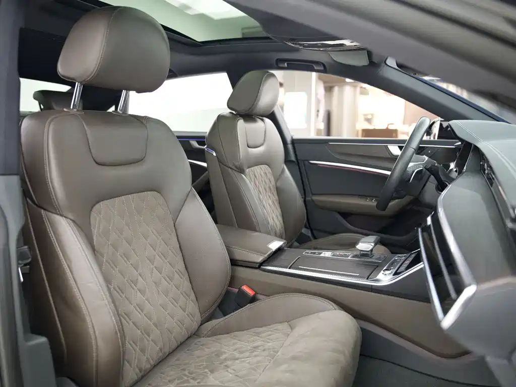 Audi A7L — миниатюра 11