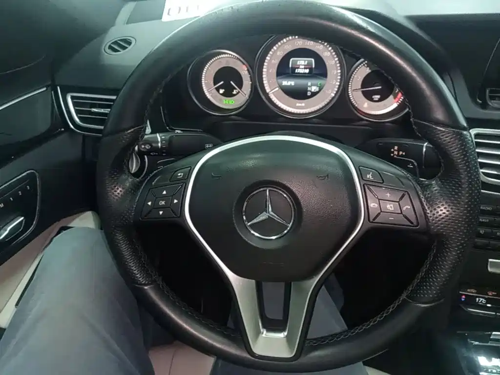Mercedes-Benz E-Class — миниатюра 11