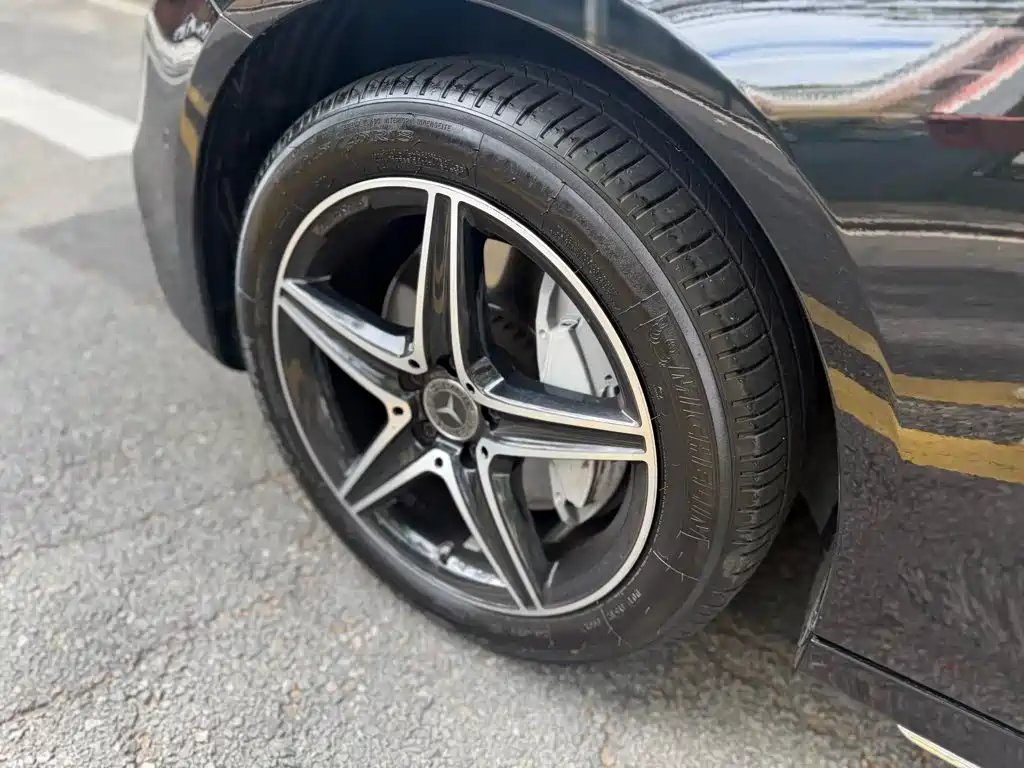 Mercedes-Benz E-Class — миниатюра 11
