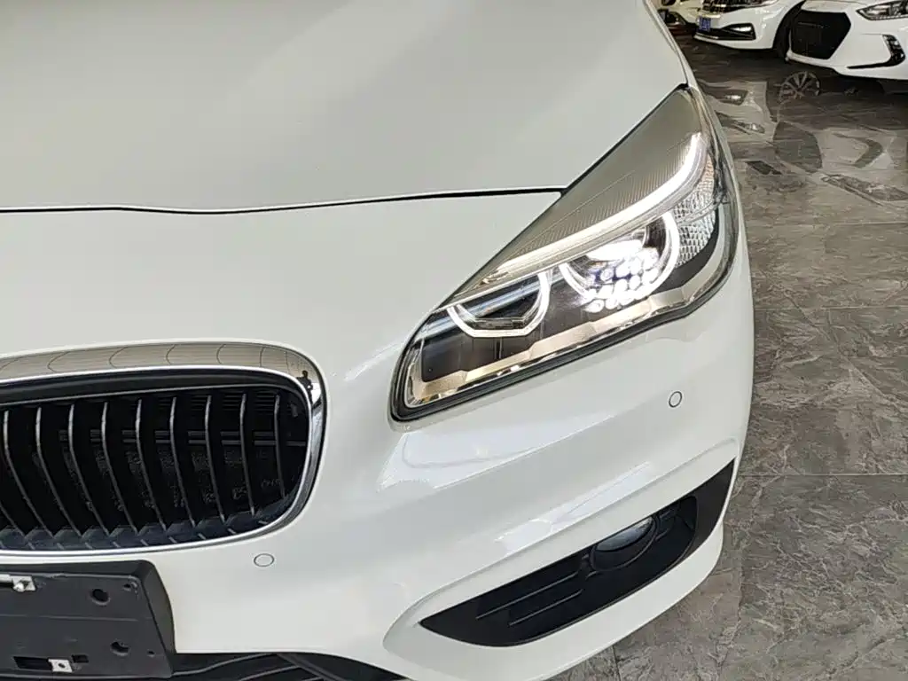 BMW 2 Series Active Tourer — миниатюра 24