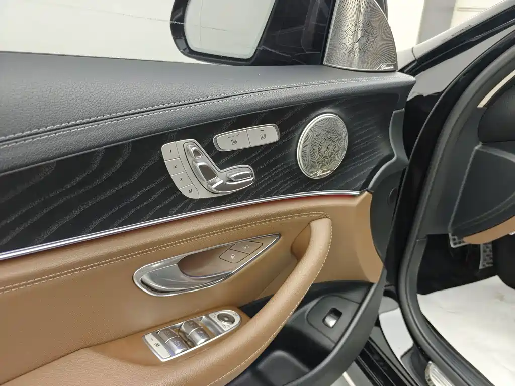 Mercedes-Benz E-Class — миниатюра 15