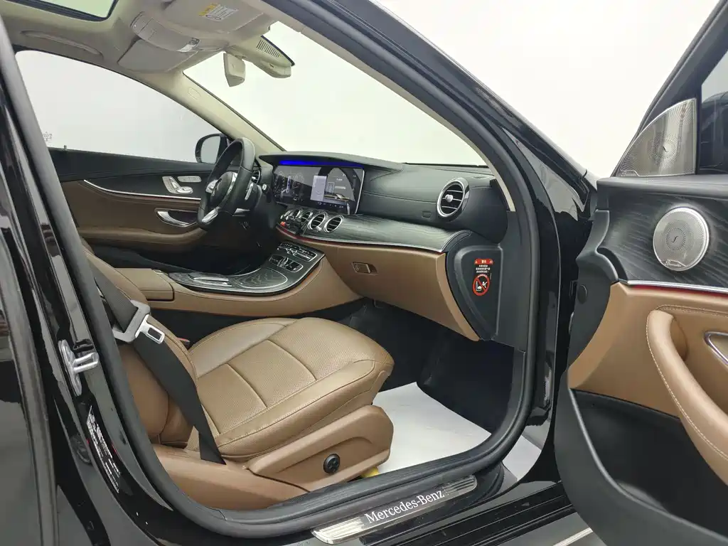 Mercedes-Benz E-Class — миниатюра 23