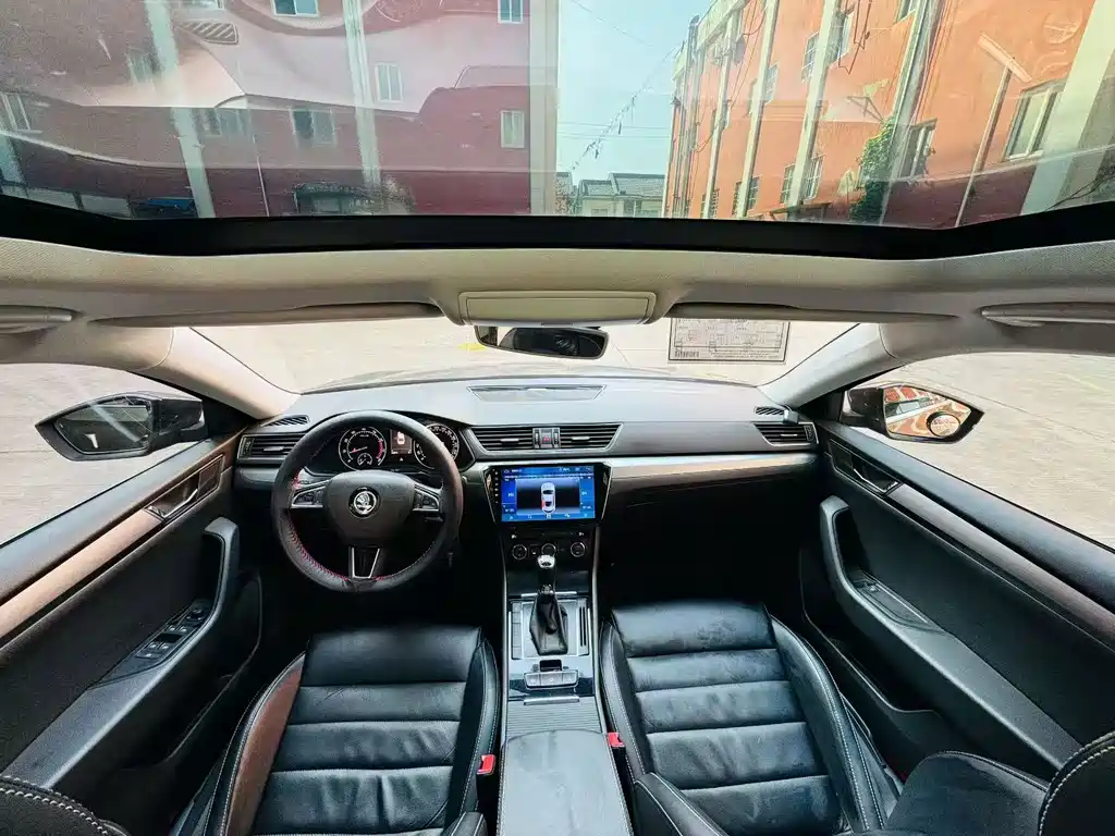 Skoda Superb — миниатюра 9