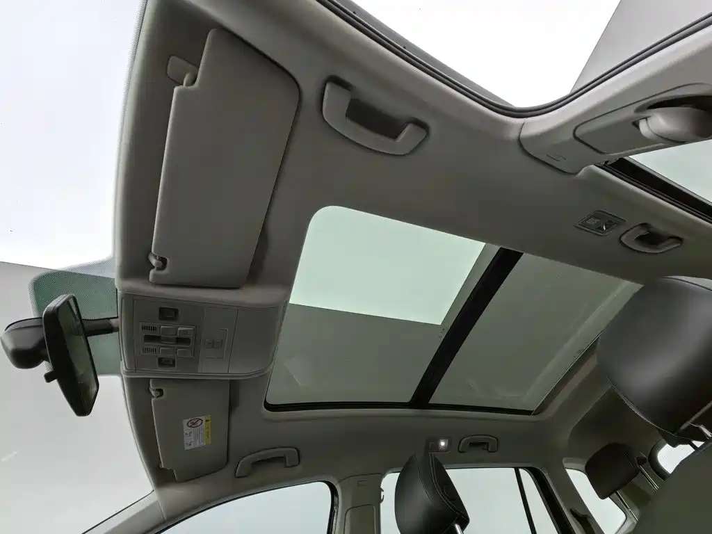 Volkswagen Tiguan L — миниатюра 14