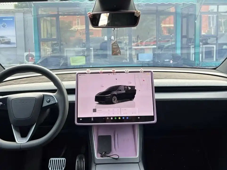 Tesla Model Y L — миниатюра 8
