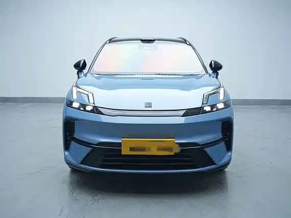 Lynk & Co 08 EM-P