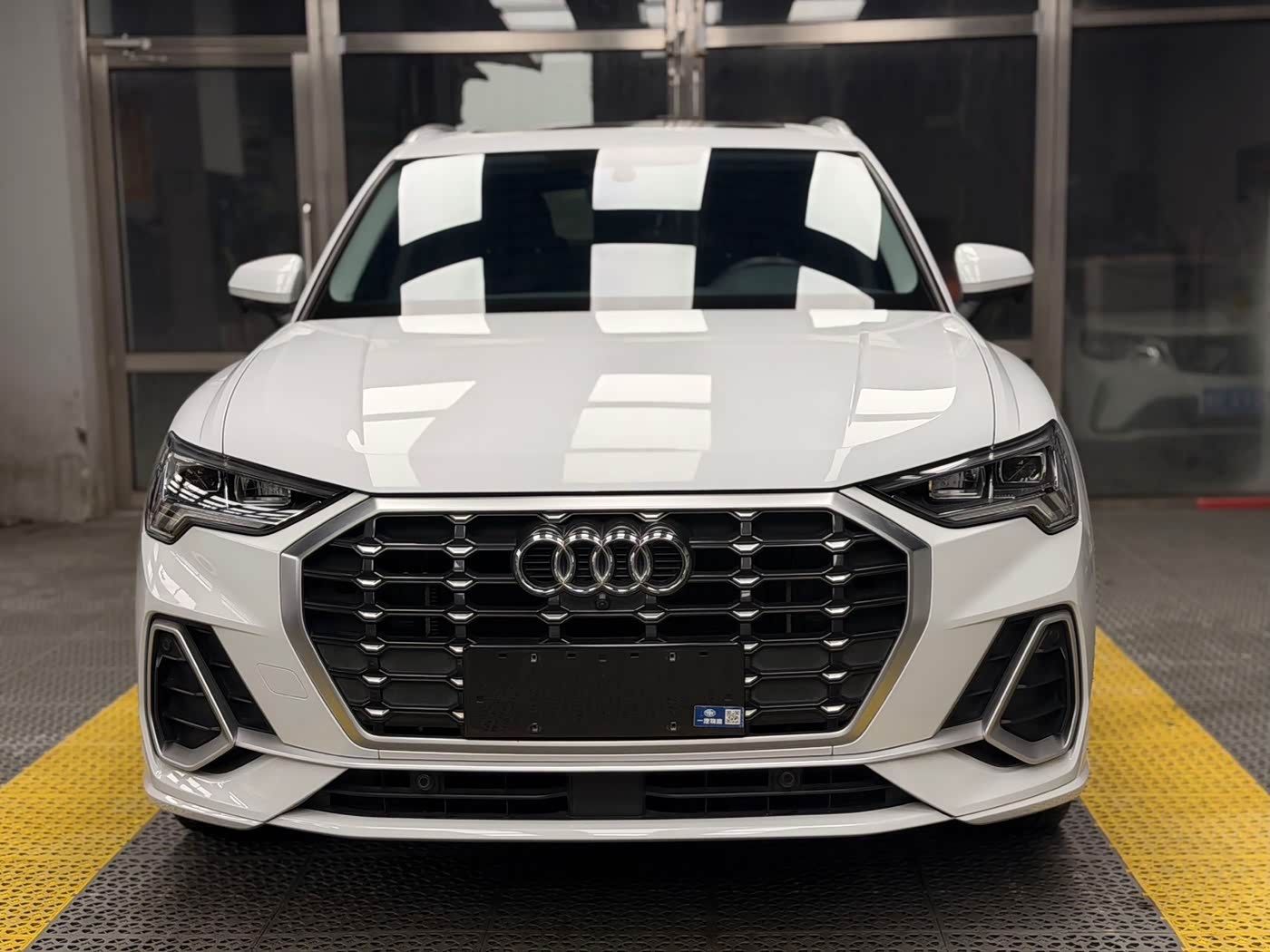 Audi Q3 1.4 л 2022 г. Белый, пробег 36900 км