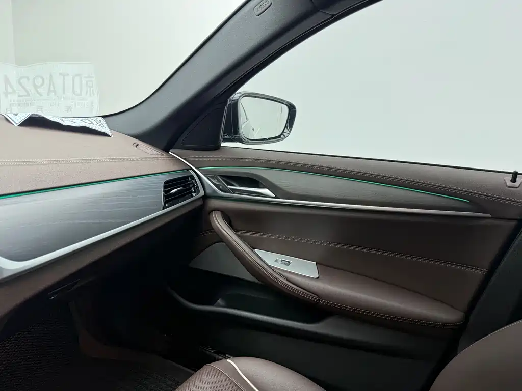 BMW 5 Series — миниатюра 13