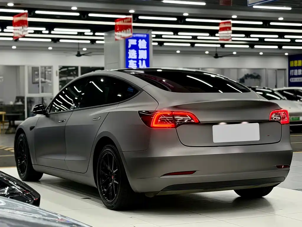 Tesla Model 3 — миниатюра 4