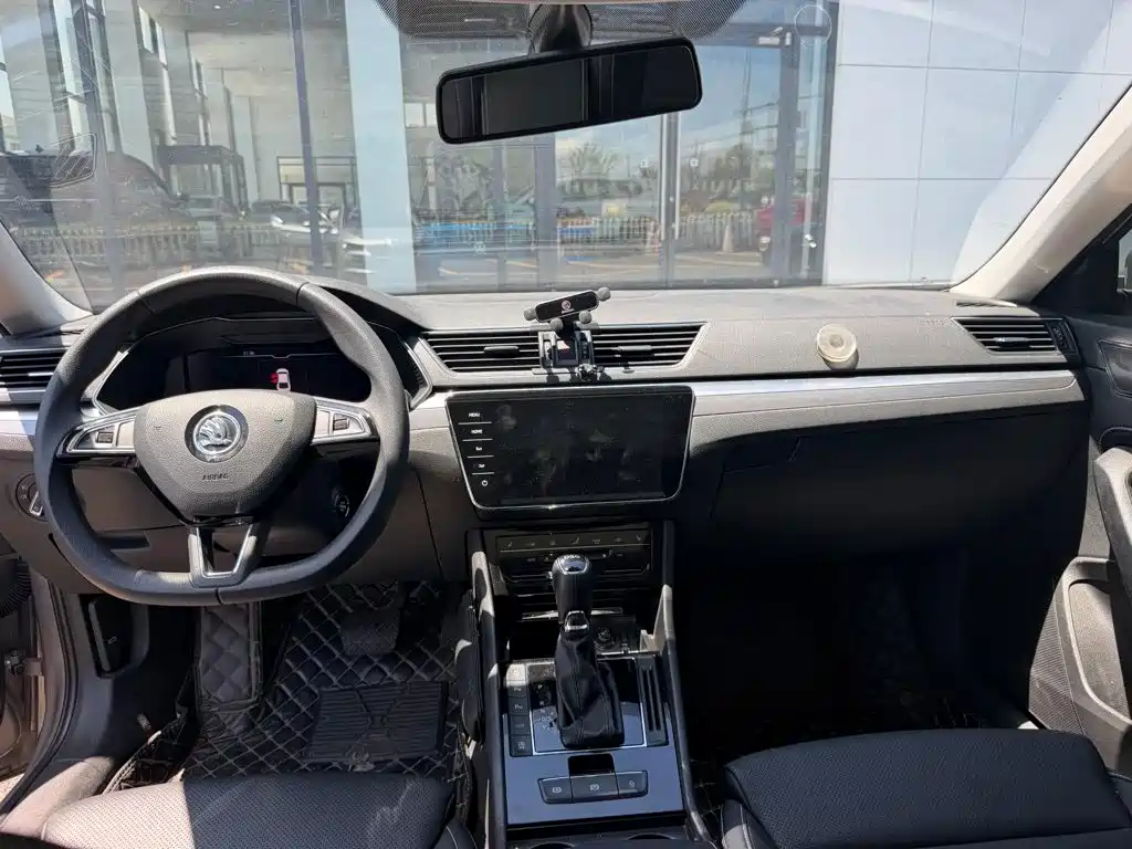 Skoda Superb — миниатюра 10