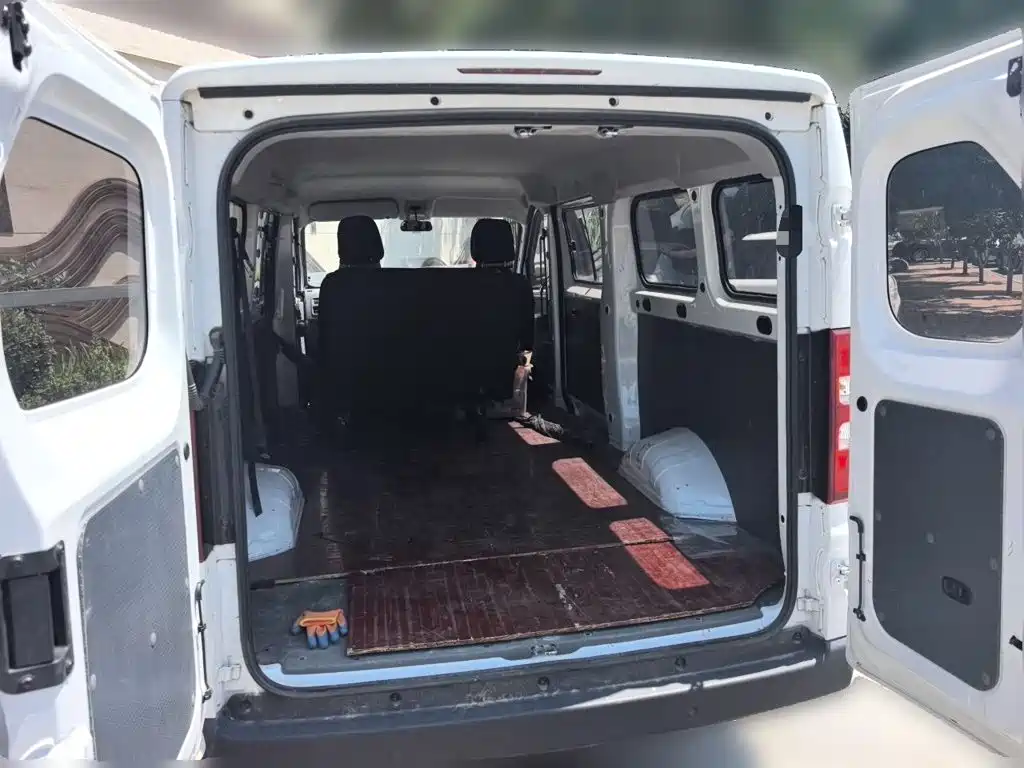 Wuling Yangguang — миниатюра 10