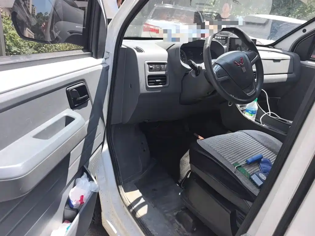 Wuling Yangguang — миниатюра 14