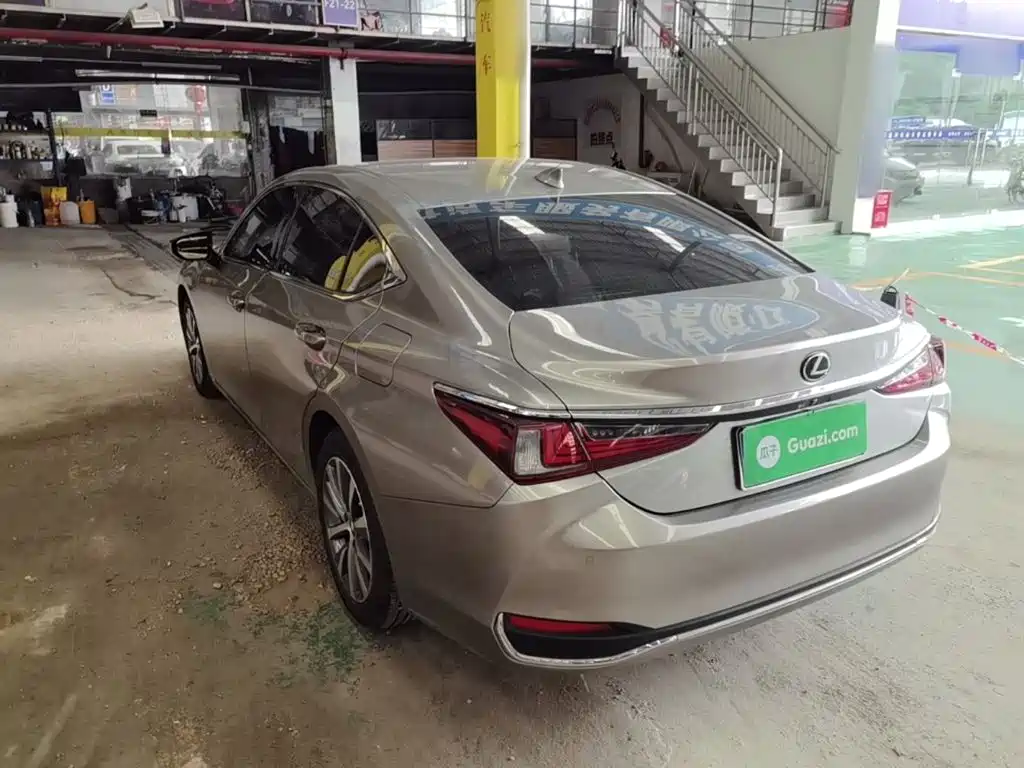 Lexus ES — миниатюра 5