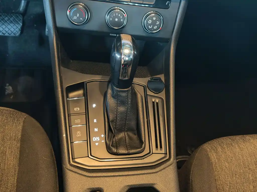 Volkswagen Lavida — миниатюра 5
