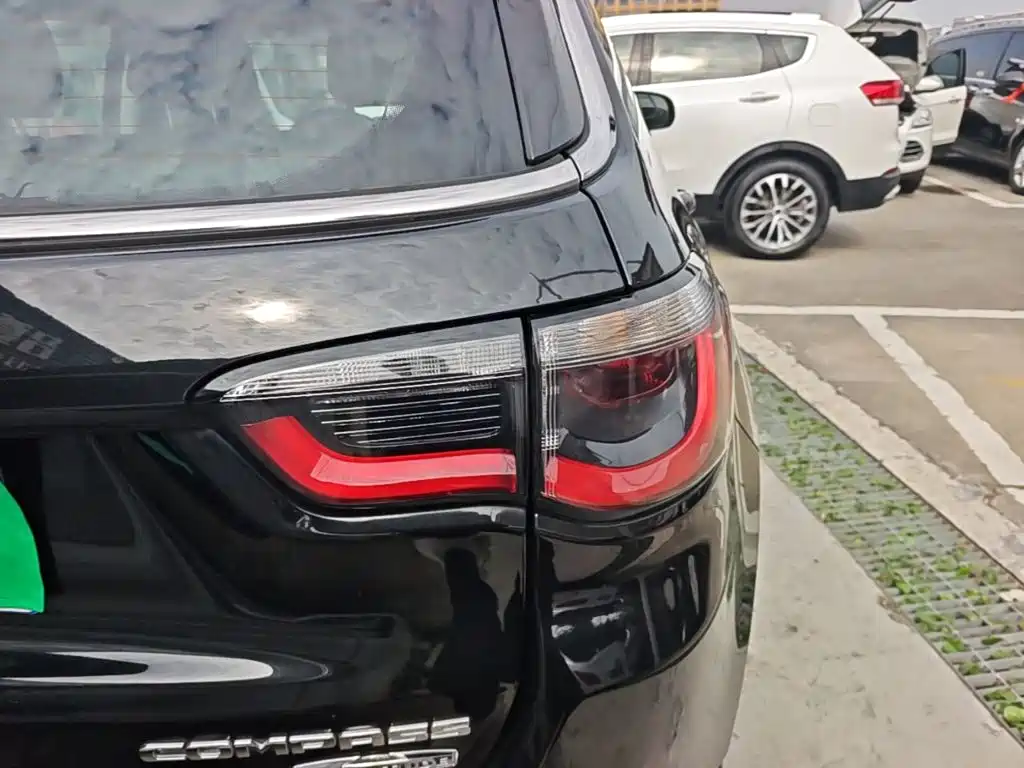 Jeep Compass — миниатюра 8