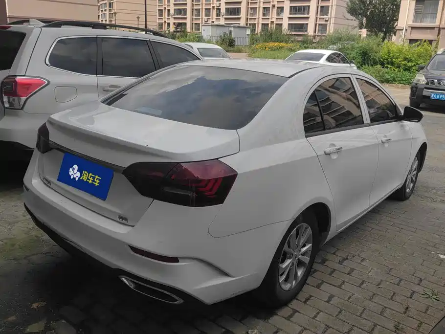 Geely Emgrand — миниатюра 3