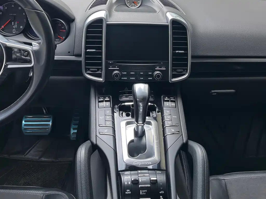Porsche Cayenne — миниатюра 12