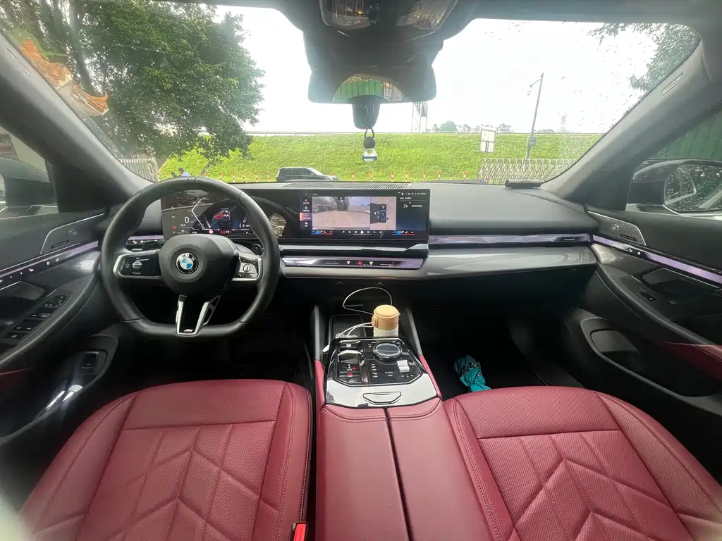 BMW 5 Series — миниатюра 9